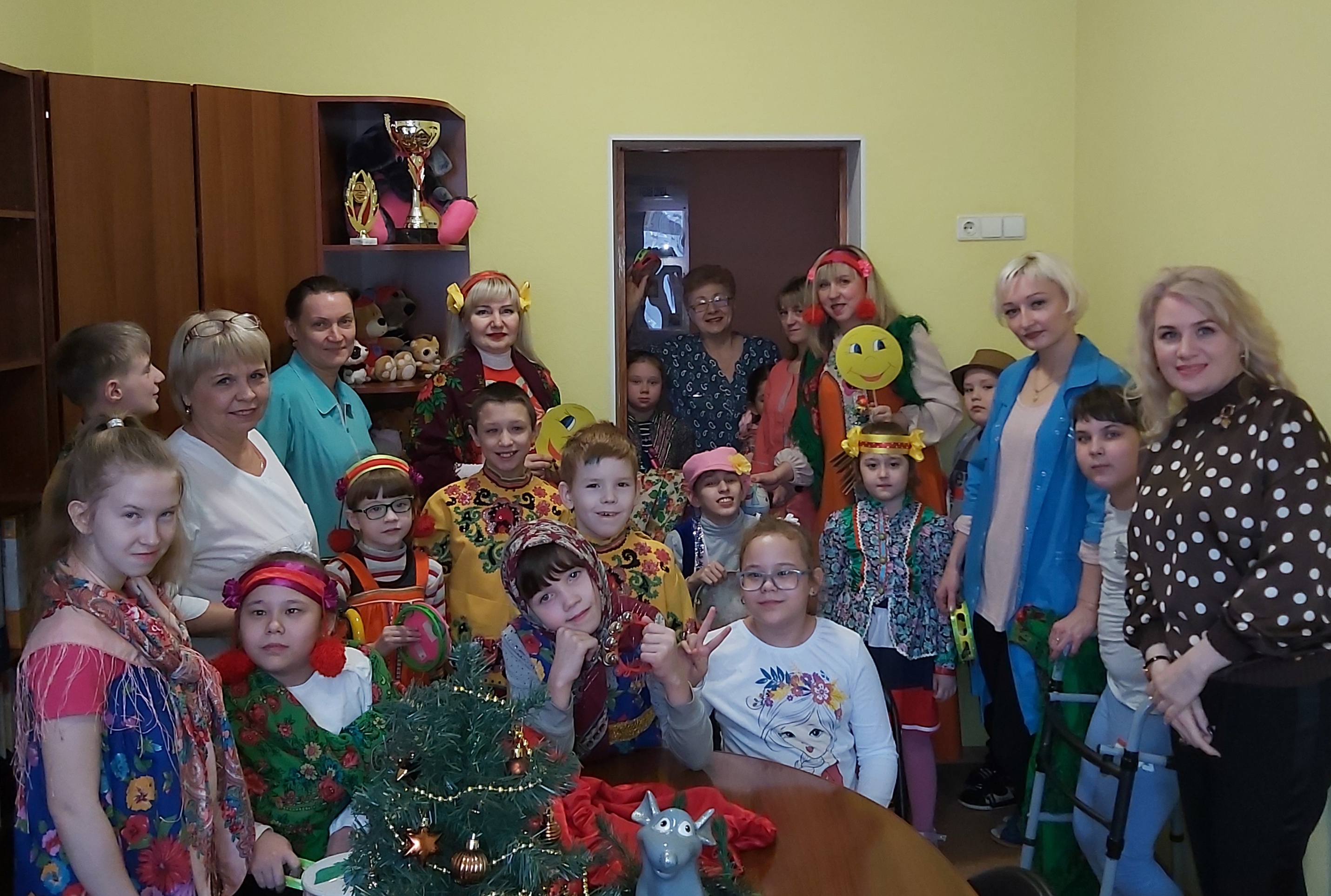 «Пришли святки-запевай колядки!»